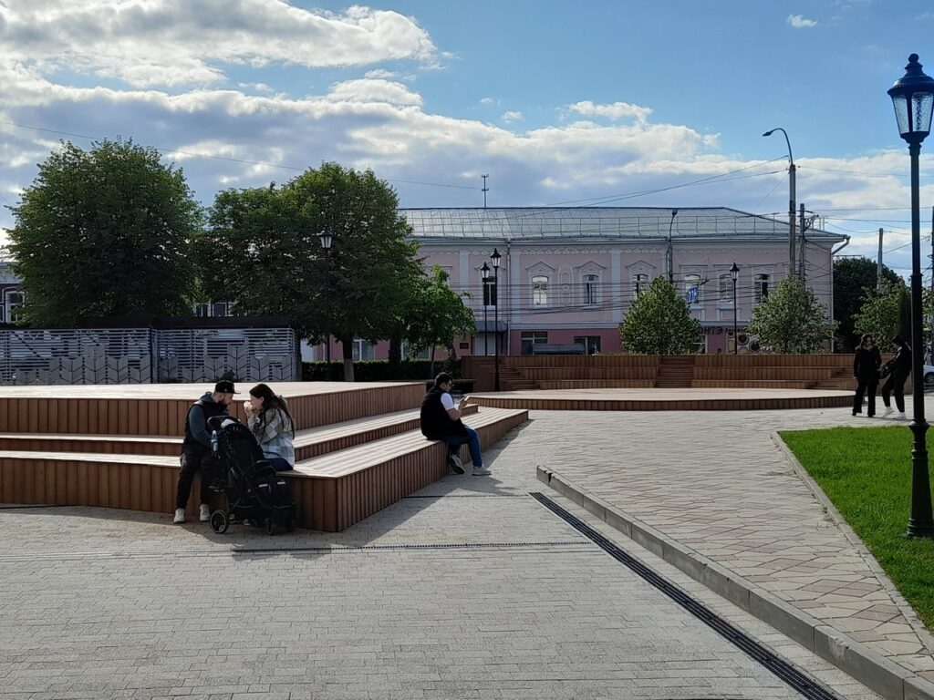 Рязанцы раскритиковали новое общественное пространство в центре города Рязанцы раскритиковали новое общественное пространство в центре города Речь об оформлении улицы Краснорядской.