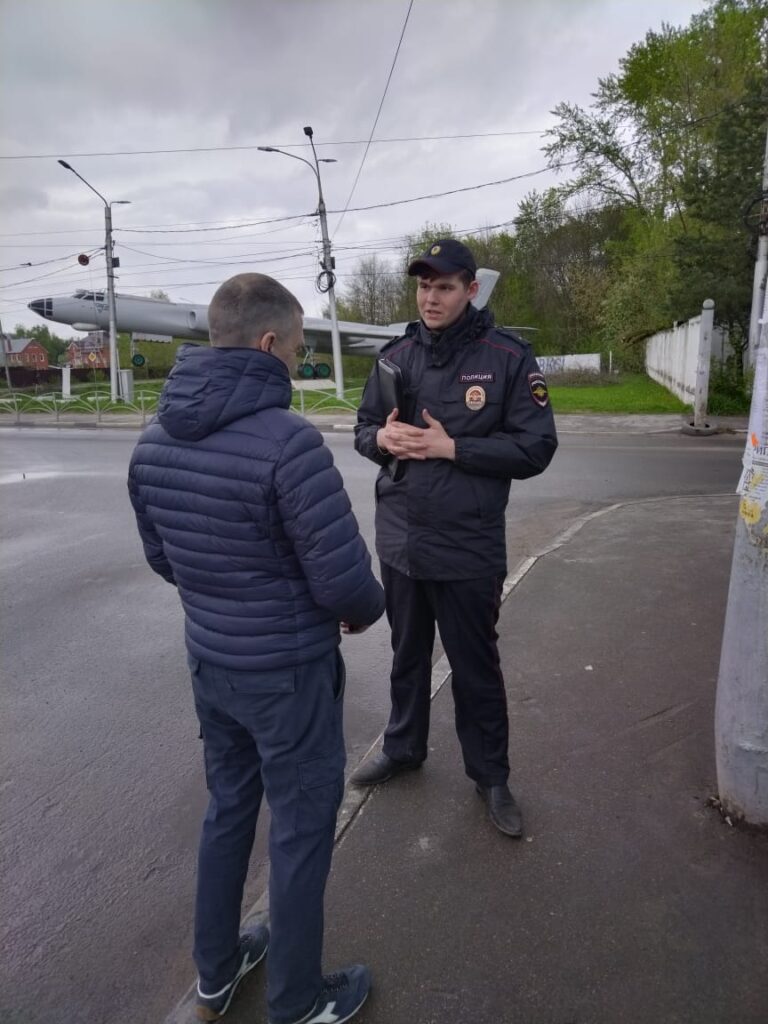 1 мая в Рязани полиция массово проверяет документы у прохожих 1 мая в Рязани полиция массово проверяет документы у прохожих