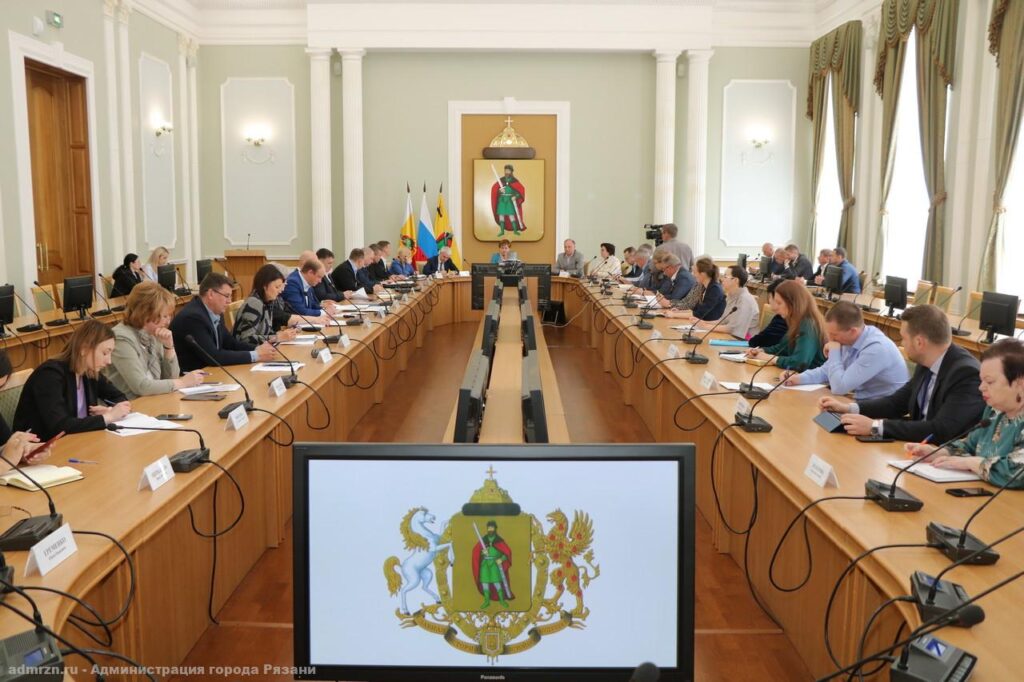 Благоустройство, транспорт и культурная программа лета-2023 стали темами совещания Елены Сорокиной Благоустройство, транспорт и культурная программа лета-2023 стали темами совещания Елены Сорокиной Программа «Лето в городе» ориентирована на горожан всех возрастов – запланированы концерты, спортивные программы, мастер-классы, лектории и конкурсы.