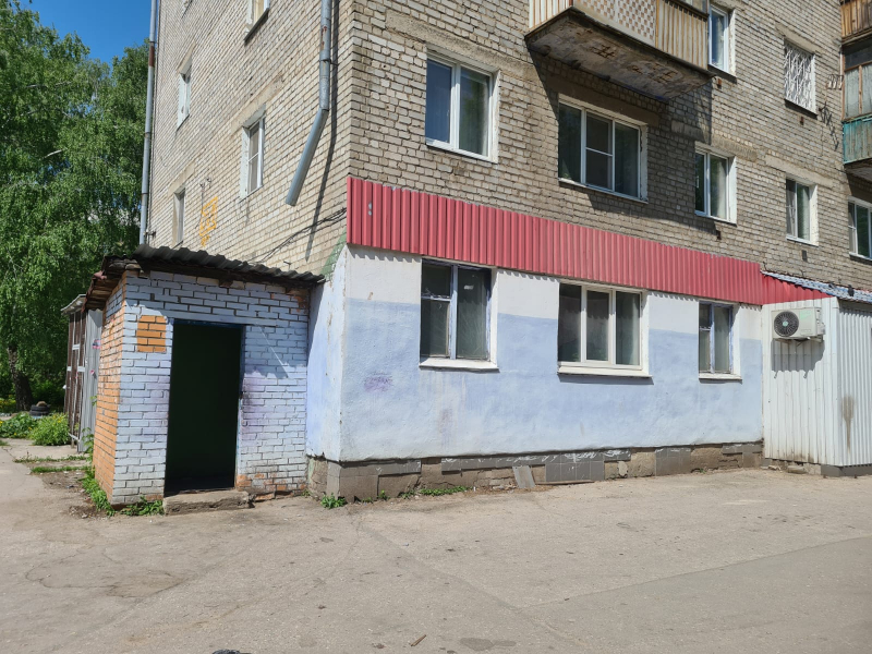Владельцу рязанского кафе грозит до миллиона рублей штрафа за незаконную реализацию спиртного