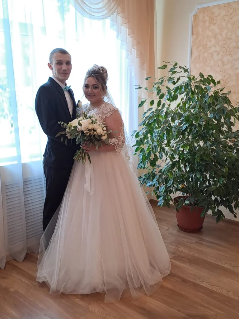 Рязанский ЗАГС показал свадьбы мая ГУ ЗАГС по региону опубликовало фотографии рязанцев, которые вступили в брак в мае 2023 года.