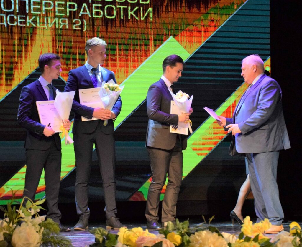В Рязани наградили победителей XVI кустовой НТК молодых специалистов Роснефти