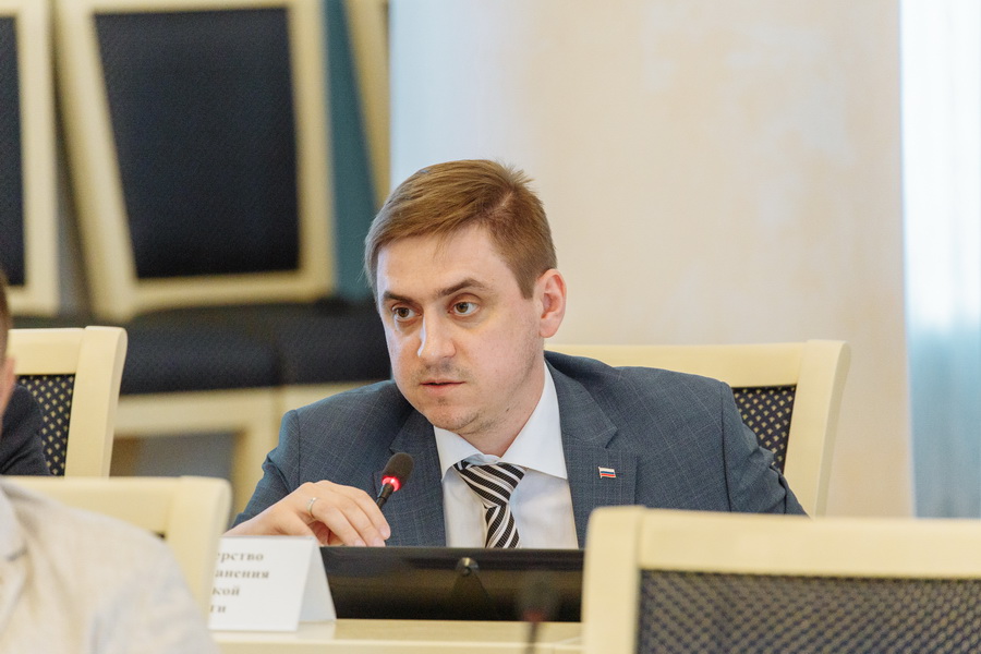 В областной Думе в рамках публичных слушаний обсудили исполнение бюджета региона за 2022 год В областной Думе в рамках публичных слушаний обсудили исполнение бюджета региона за 2022 год Открывая слушания, председатель облдумы Аркадий Фомин подчеркнул, что в 2022 году велась работа по достижению национальных целей, определенных Президентом страны В.В. Путиным.
