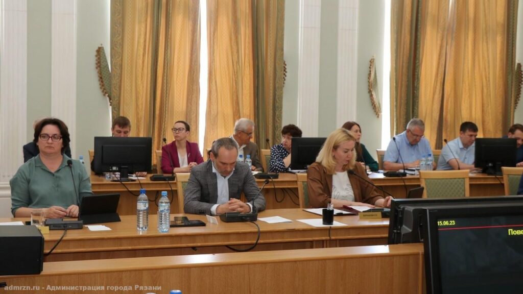 Виталий Артёмов рассказал об уборке Рязани, туристическом коде центра города и количестве мест в школах Виталий Артёмов рассказал об уборке Рязани, туристическом коде центра города и количестве мест в школах И.о. главы администрации города ответил и на вопрос о подготовке к предстоящему отопительному сезону.