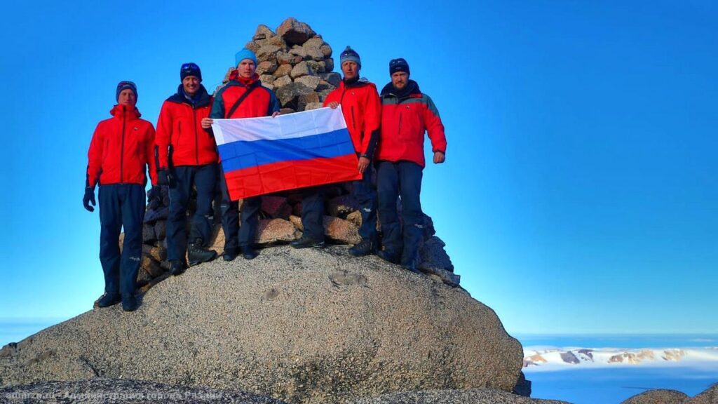 Рязанцев приглашают на показ фильма «Архипелаг» под открытым небом Рязанцев приглашают на показ фильма «Архипелаг» под открытым небом Перед горожанами выступят Почётный полярник Михаил Малахов и директор Рязанского музея путешественников Александр Капитанов.
