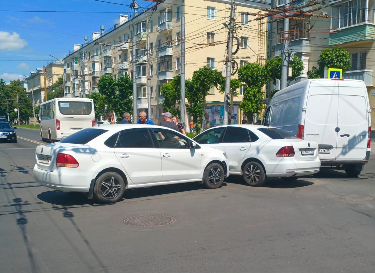 В центре Рязани днём 10 июня произошло ДТП | 10.06.2023 | Рязань -  БезФормата