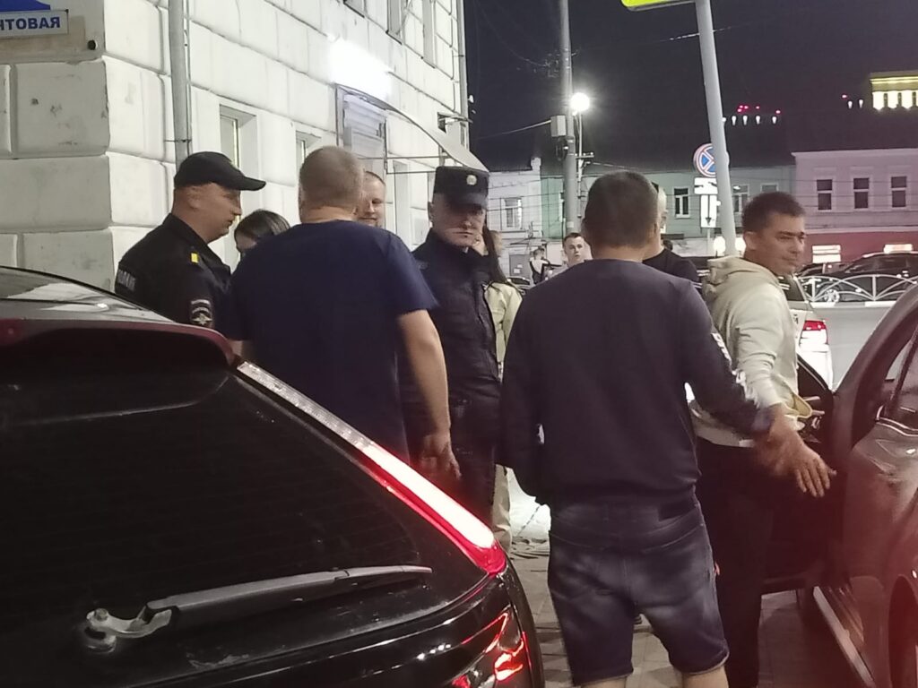 В Рязани на Почтовой заметили наряды полиции В Рязани на Почтовой заметили наряды полиции По всей видимости, полицейские осуществляли охрану порядка на одной из самых многолюдных улиц города.