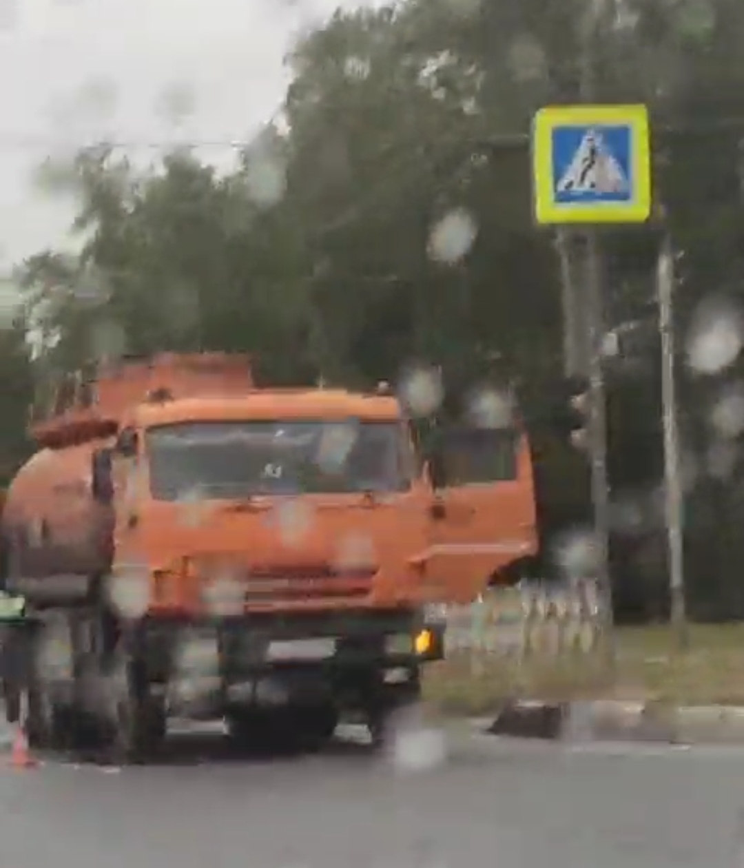 Появилось видео с места смертельного ДТП с бензовозом в Рязани | 30.06.2023  | Рязань - БезФормата