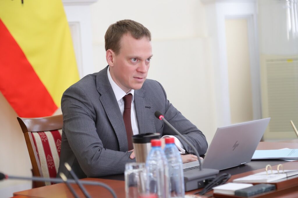 Губернатор Рязанской области поручил усилить защищённость объектов транспорта и промышленности Губернатор Рязанской области поручил усилить защищённость объектов транспорта и промышленности Павел Малков призвал все службы и ведомства сосредоточиться на своевременном выявлении угроз и очень оперативно реагировать на них.