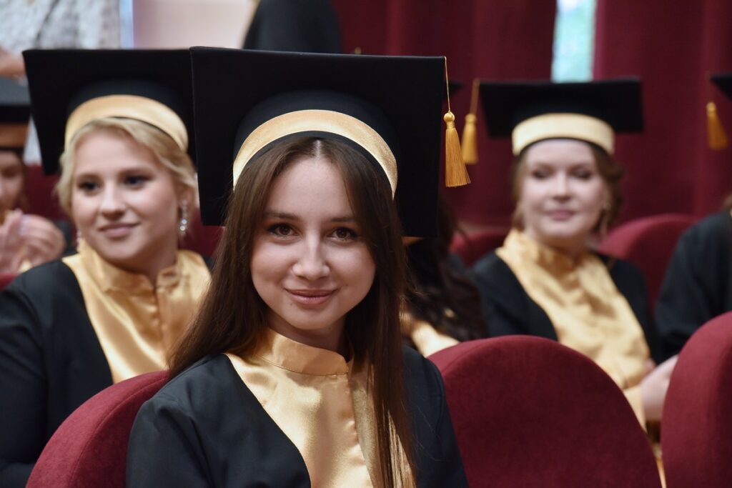 68 выпускников-педиатров получили дипломы Рязанского медуниверситета Губернатор Павел Малков вручил дипломы 9 молодым специалистам, окончившим вуз с отличием.