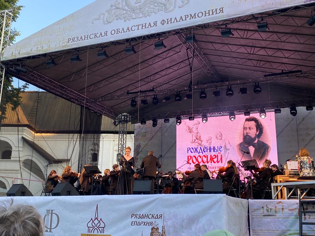 Рязанцам представили премьеру «Рожденные Россией» Рязанцам представили премьеру «Рожденные Россией» Главная идея проекта - продемонстрировать произведения русских деятелей культуры.