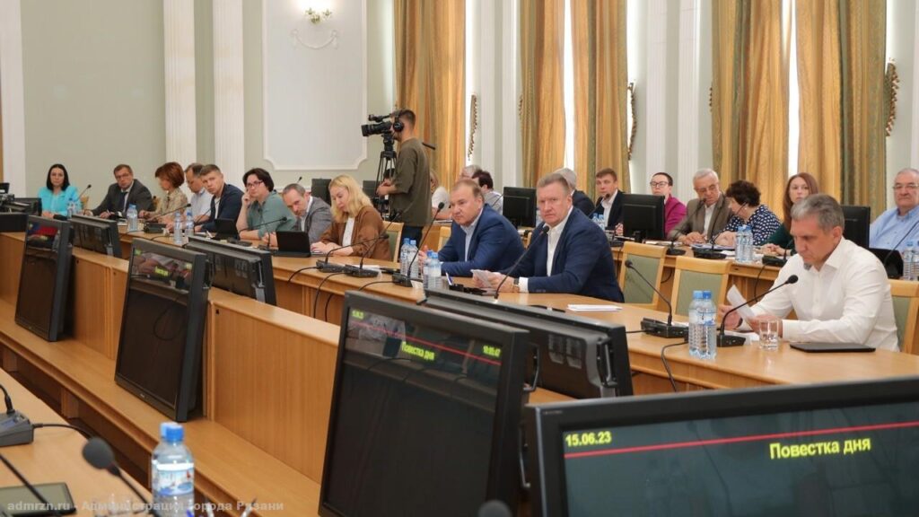 На ремонт дорог в Рязани в 2023 году потратят 1 млрд 100 млн рублей На ремонт дорог в Рязани в 2023 году потратят 1 млрд 100 млн рублей Общая протяжённость отремонтированных дорог в прошлом году составила 47 км.