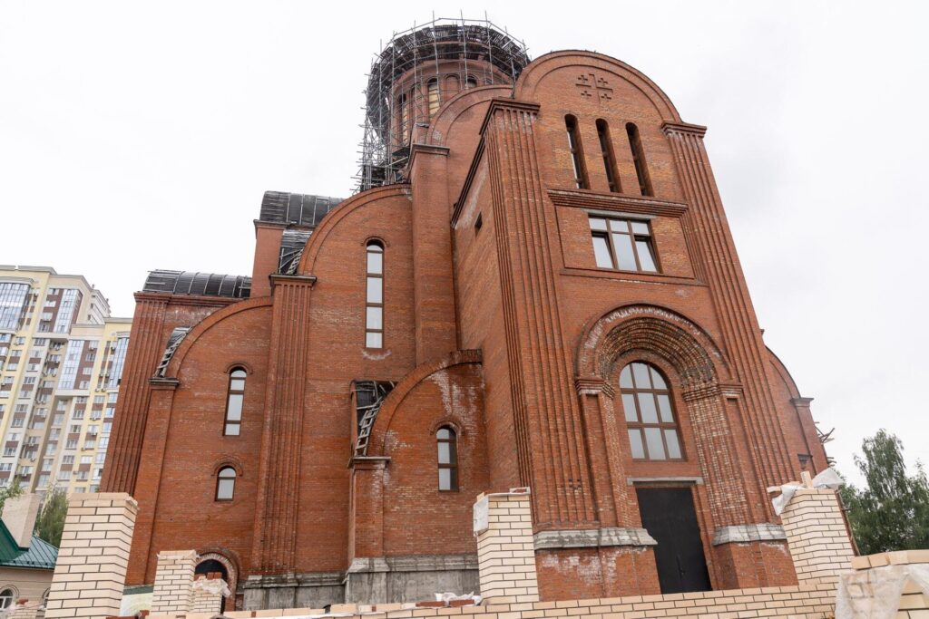 Митрополит Марк освятил крест Васильевского храма в Дашково-Песочне Митрополит Марк освятил крест Васильевского храма в Дашково-Песочне Освящение креста состоялось в субботу, 15 июля, в преддверии празднования памяти святителя.