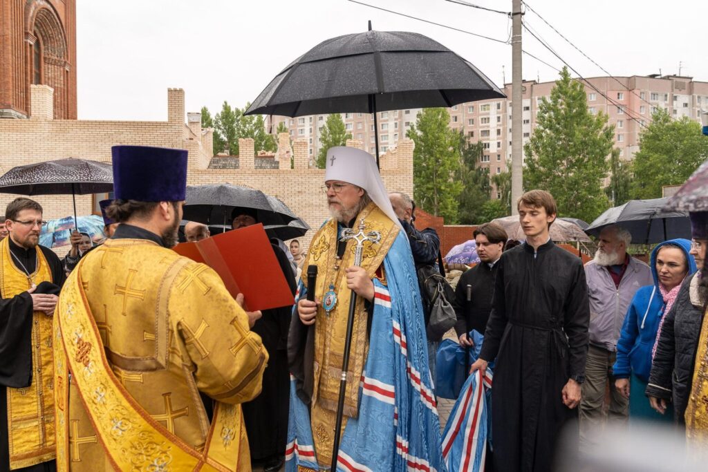 Митрополит Марк освятил крест Васильевского храма в Дашково-Песочне Митрополит Марк освятил крест Васильевского храма в Дашково-Песочне Освящение креста состоялось в субботу, 15 июля, в преддверии празднования памяти святителя.