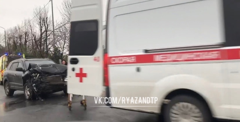 Серьёзное ДТП произошло на Ряжском шоссе Рязани 29 июля Серьёзное ДТП произошло на Ряжском шоссе Рязани 29 июля По словам очевидца, ДТП случилось напротив «Тойота центра». На месте работали бригады скорой помощи, реанимация.