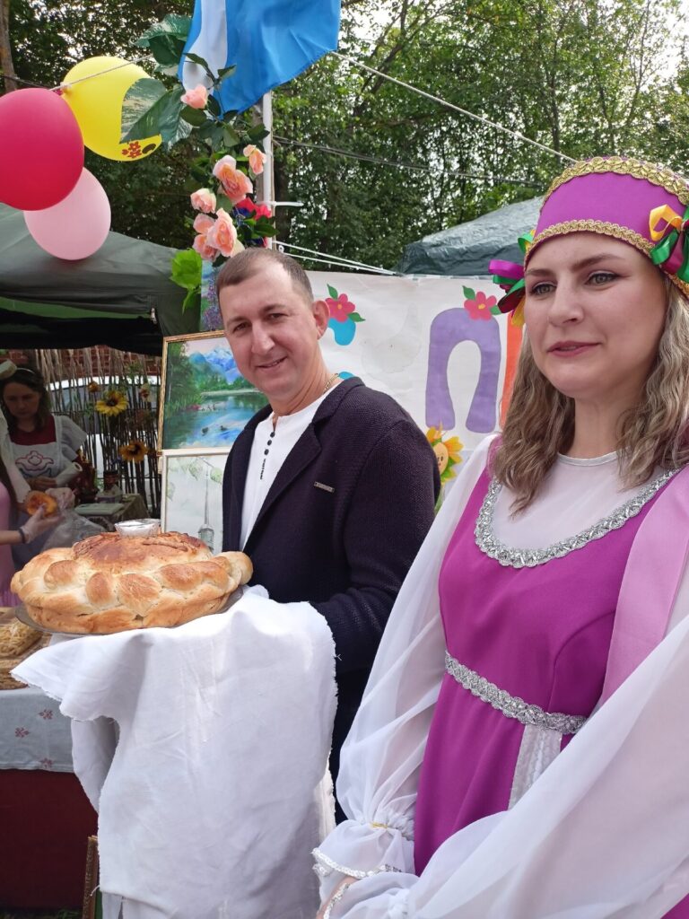 Гусиные забеги прошли во время праздника в Касимовском районе Гусиные забеги прошли во время праздника в Касимовском районе В субботу, 15 июля, в посёлке Гусь Железный Касимовского района Рязанской области прошёл праздник «Гусевские забавы».