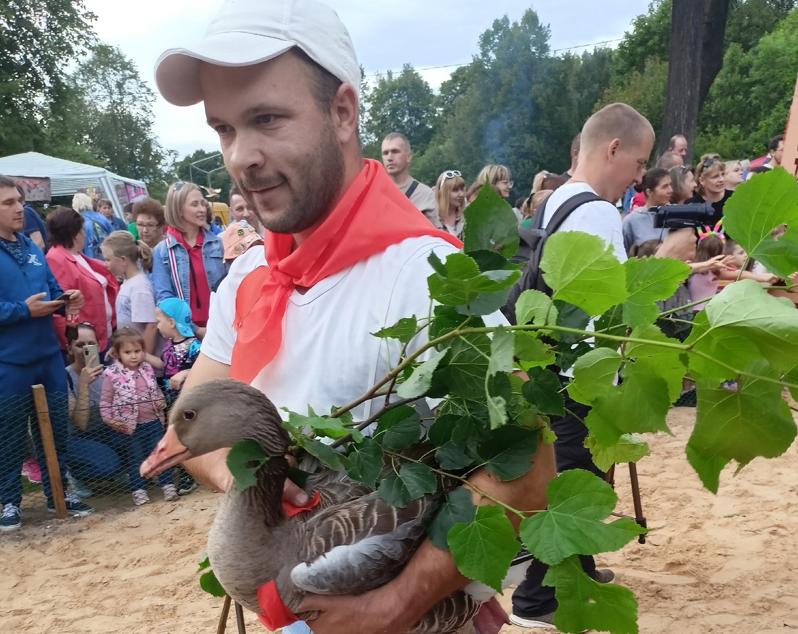 Гусиные забеги прошли во время праздника в Касимовском районе | 16.07.2023  | Рязань - БезФормата