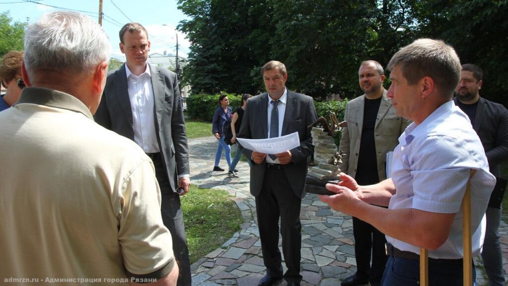 К Дню учителя в Рязани установят памятник педагогам К Дню учителя в Рязани установят памятник педагогам Проект показали губернатору Рязанской области Павлу Малкову.