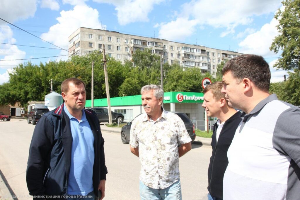 Виталий Артёмов 22 июля проверил благоустройство и подготовку Рязани к зиме Виталий Артёмов 22 июля проверил благоустройство и подготовку Рязани к зиме Виталий Артёмов вместе с руководителями структурных подразделений провёл объезд городских территорий