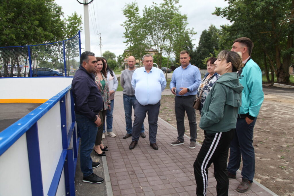 В касимовском районе Черёмушки построили хоккейную площадку В касимовском районе Черёмушки построили хоккейную площадку Площадку построили в районе Черёмушки между многоквартирными домами № 191, 191А, 191Б, 193 на улице Советской.