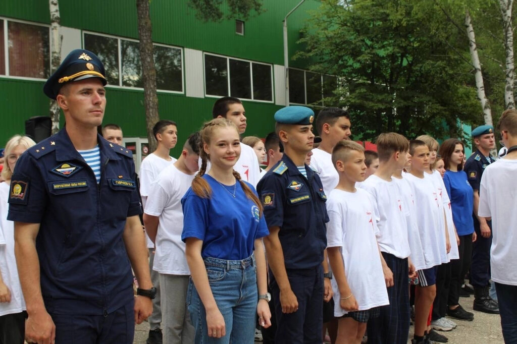 В Рязанской области стартовала профильная смена Движения Первых В Рязанской области стартовала профильная смена Движения Первых Смена объединила 256 активных школьников со всей области.