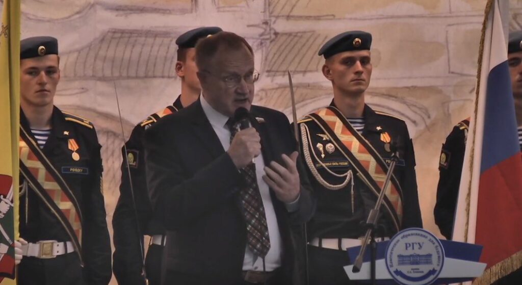 В РГУ прошло вручение дипломов о высшем образовании В РГУ имени С.А. Есенина прошел второй выпуск студентов.