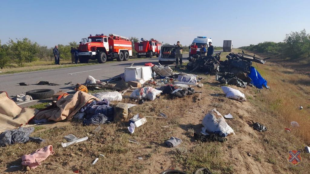 Ребёнок и трое взрослых погибли в ДТП в Волгоградской области Ребёнок и трое взрослых погибли в ДТП в Волгоградской области Столкновение автомобилей ВАЗ и «Лада Ларгус» произошло 7 июля в 06.30 на 687 километре автодороги Р-229 «Самара — Пугачев — Энгельс — Волгоград».