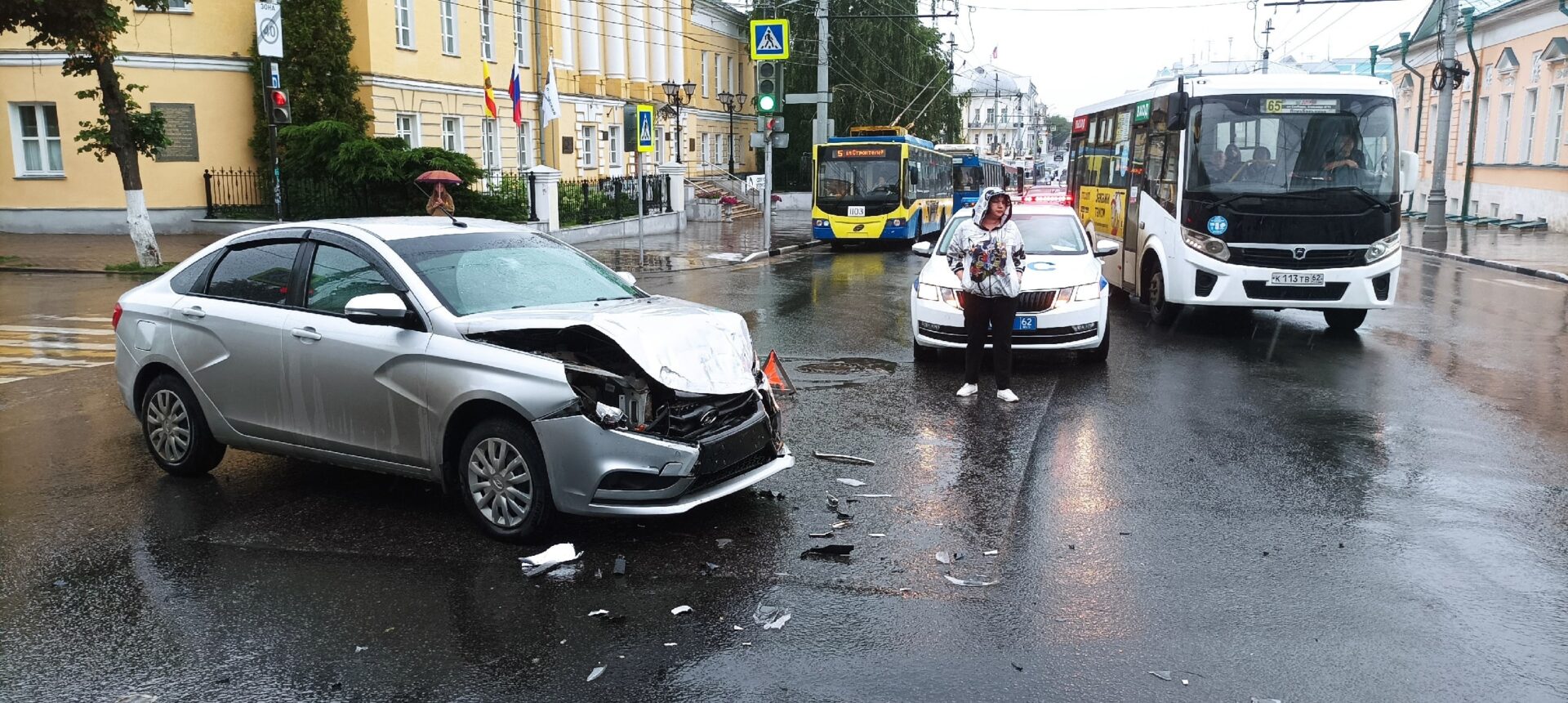 В Рязани на перекрёстке улиц Ленина и Праволыбедской столкнулись две  иномарки | 09.07.2023 | Рязань - БезФормата