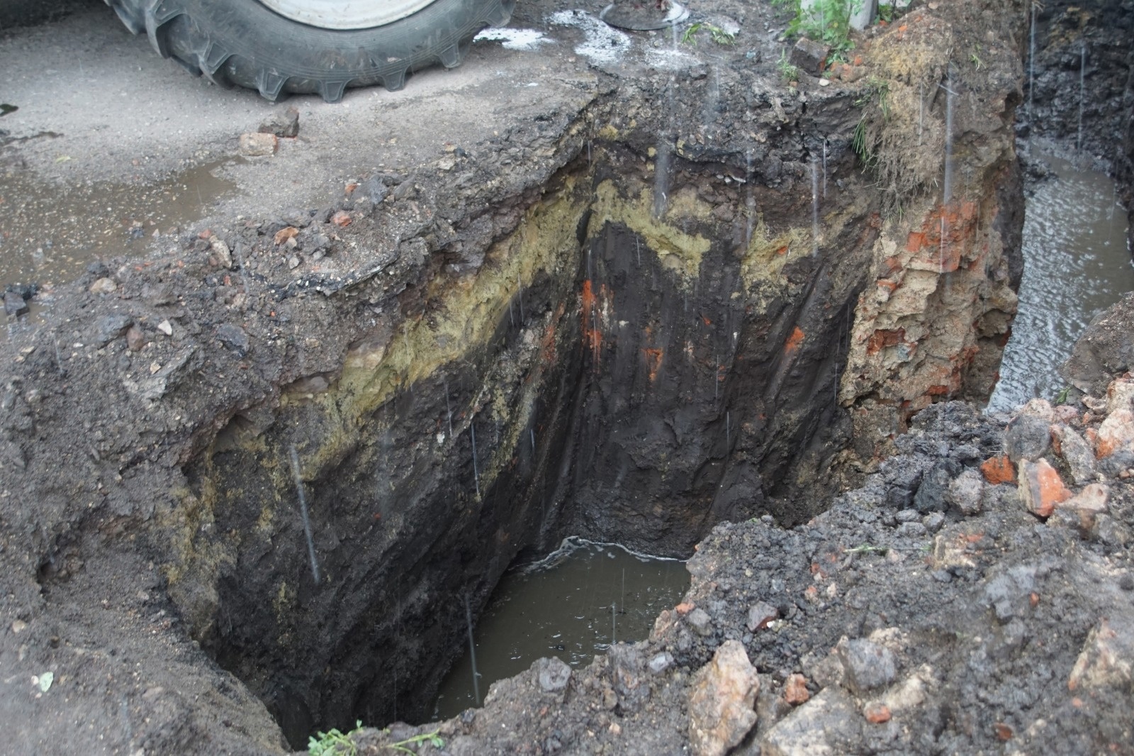 В Скопине во время земляных работ нашли старинное захоронение | 06.07.2023  | Рязань - БезФормата