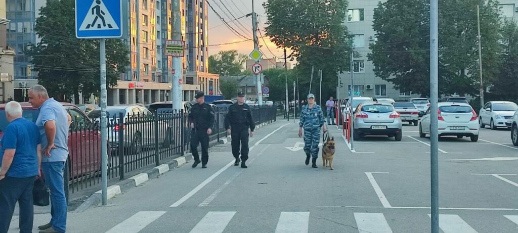 В центре Рязани заметили множество сотрудников полиции По словам очевидца, на улицах находилось «море ППСников», замечены полицейский «Камаз», УАЗ.