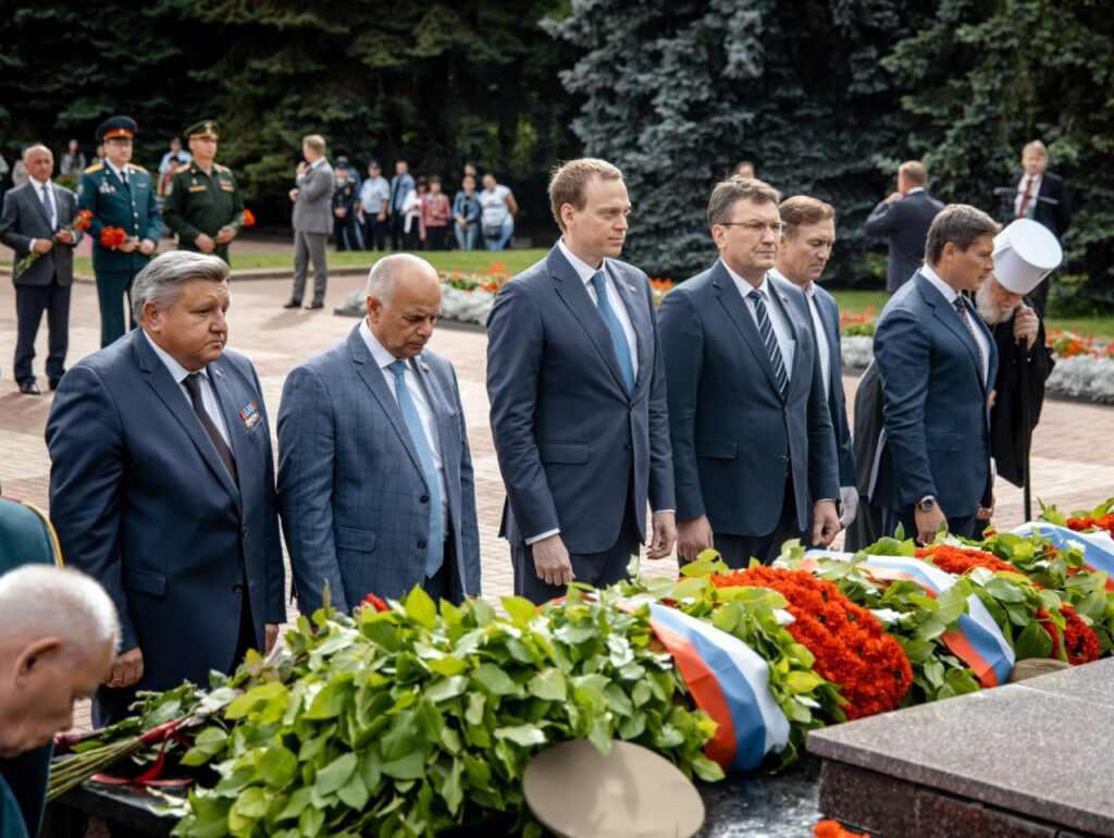 Павел Малков почтил память советских воинов, погибших в Курской битве Делегация Рязанской области во главе с губернатором Павлом Малковым отправилась в Курскую область, где проходят мероприятия, посвященные 80-летию победы в Курской битве.