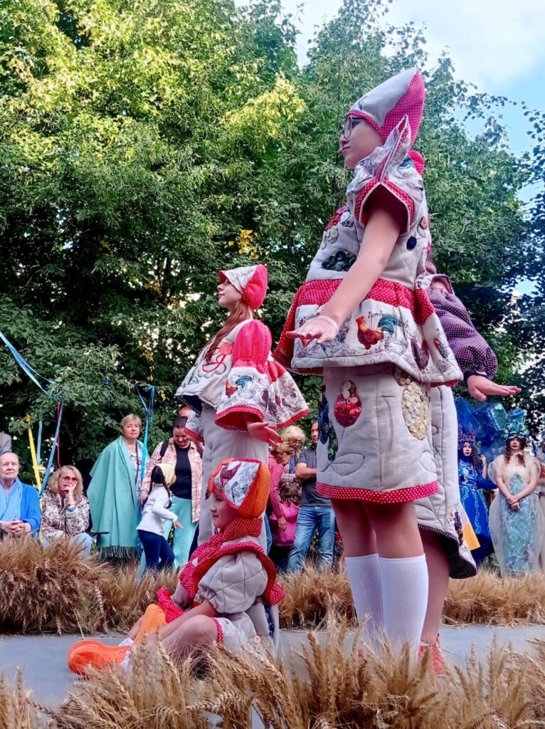 Второй день фестиваля «Шили-были и носили» был посвящен подрастающему поколению