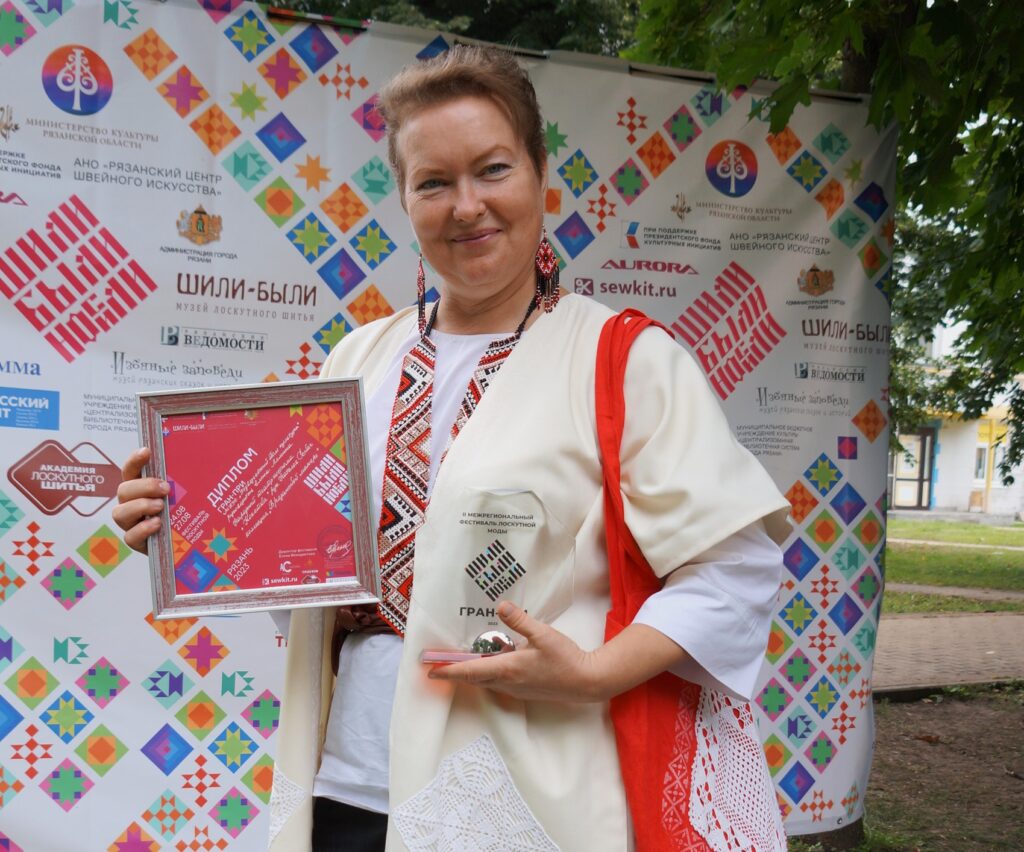 Дизайнер одежды из Рязанского района Наталья Секач стала обладателем Гран-при фестиваля лоскутной моды