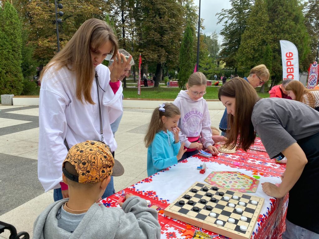 Площадка «Движения Первых» работает в рамках «Форума древних городов» Площадка «Движения Первых» работает в рамках «Форума древних городов» Юные жители Рязани могли проверить себя в испытаниях на ловкость, творчество и остроумие.