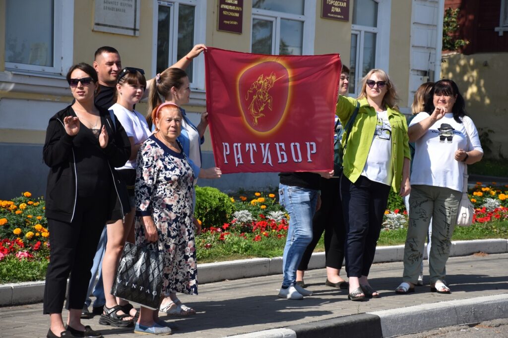 Из Сасова отправили технику и гуманитарный груз для бойцов СВО Из Сасова отправили технику и гуманитарный груз для бойцов СВО В Сасове состоялась церемония возложения цветов, посвящённая 80-й годовщине победы в Курской битве