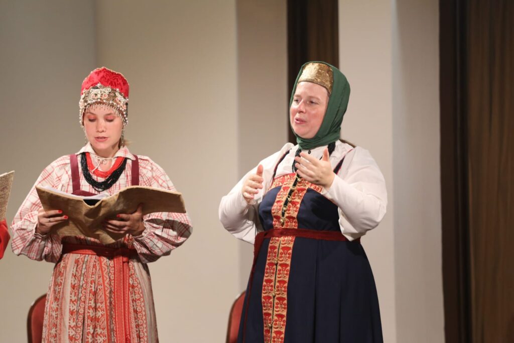 В Рязани прозвучала древнерусская духовная музыка в исполнении ансамбля «Сирин» В Рязани прозвучала древнерусская духовная музыка в исполнении ансамбля «Сирин» Репертуар коллектива поистине уникален, часть его была представлена рязанцам в уютном камерном зале Рязанской областной филармонии.