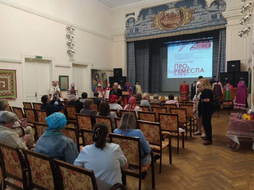Форум древних городов связал Рязань, Тверь и Владимир Форум древних городов связал Рязань, Тверь и Владимир Важной частью мероприятия стало подписание соглашения о творческом сотрудничестве.