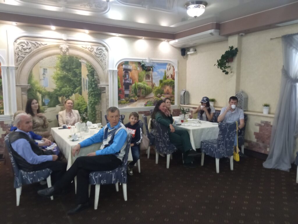 «Русское радио Рязань» разыграло путёвку в Санкт-Петербург В уютном и атмосферном зале ресторана организаторы провели четырёхэтапную интеллектуально-развлекательную схватку за главный приз.