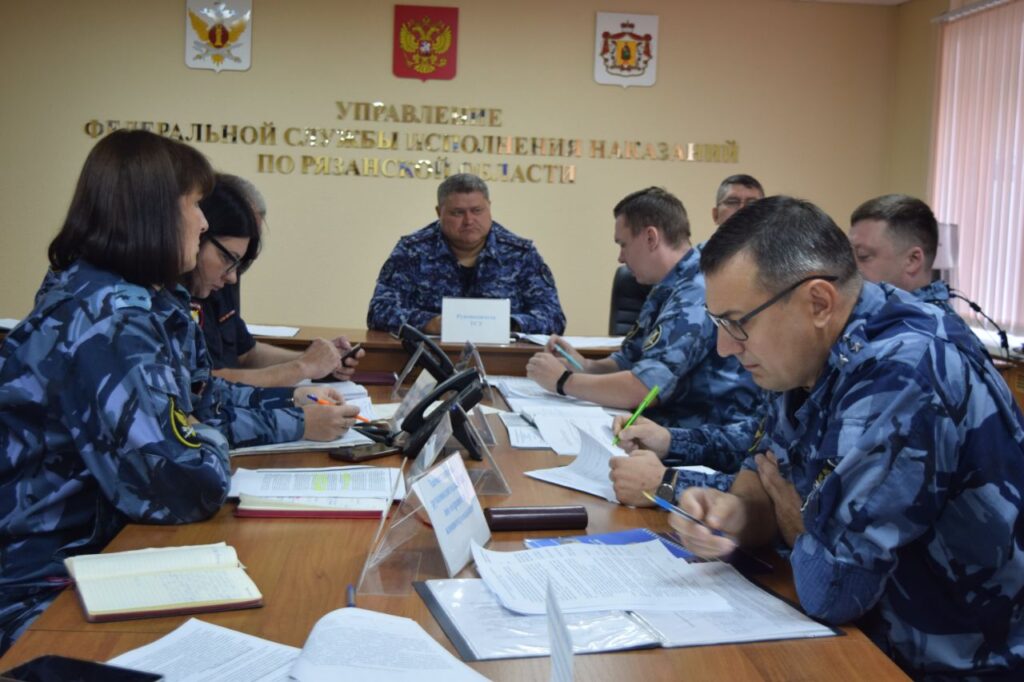 В рязанской колонии отработали действия при возможных массовых беспорядках В рязанской колонии отработали действия при возможных массовых беспорядках По легенде учений, в колонии произошли массовые беспорядки с захватом заложника.