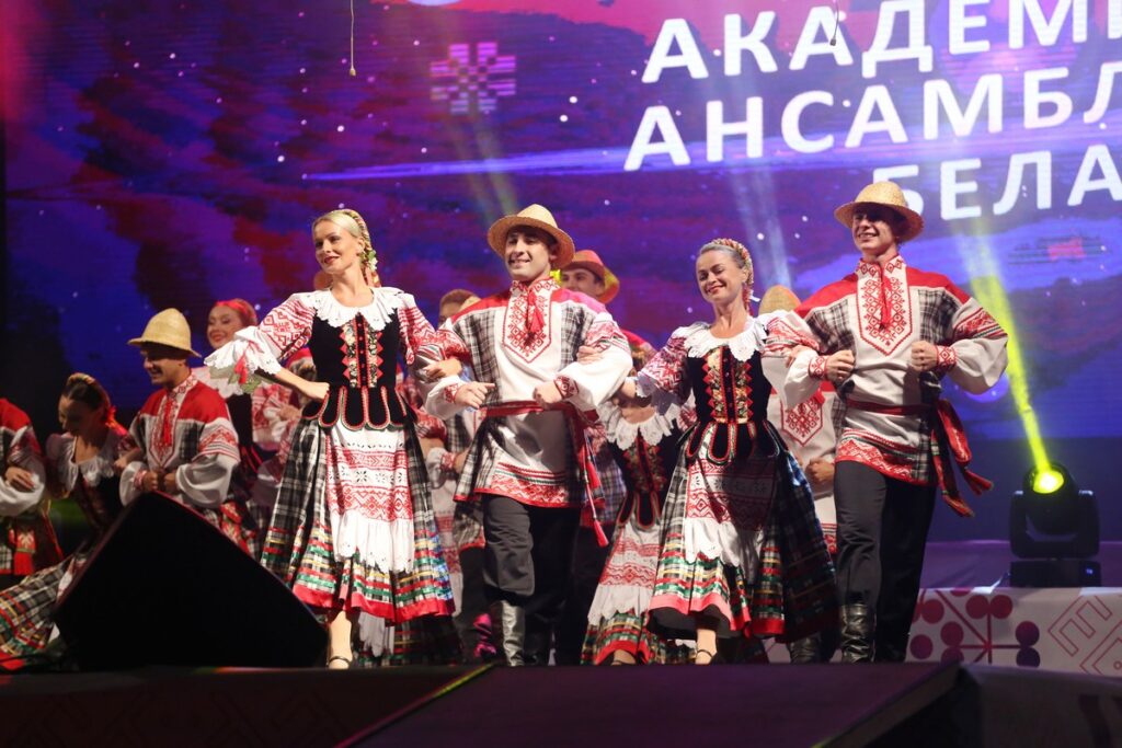 В Рязани прошло торжественное открытие Форума древних городов В Рязани прошло торжественное открытие Форума древних городов Главным событием вечера стало выступление Государственного академического ансамбля танца Республики Беларусь.