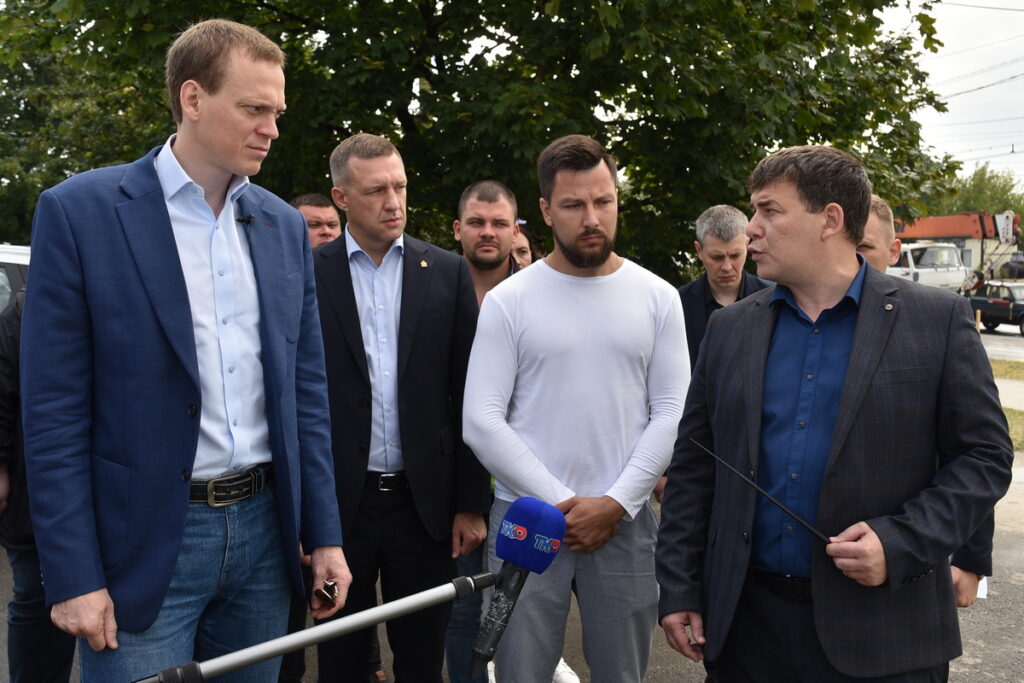 Губернатор Рязанской области осмотрел сразу два микрорайона города В пятницу, 11 августа, Павел Малков посетил Канищево и Семчино, где проконтролировал строительство новых дорог и развитие социальной инфраструктуры. 