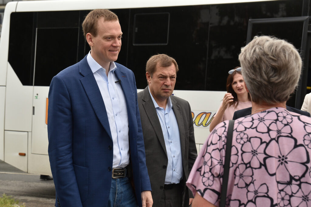 Губернатор Рязанской области осмотрел сразу два микрорайона города В пятницу, 11 августа, Павел Малков посетил Канищево и Семчино, где проконтролировал строительство новых дорог и развитие социальной инфраструктуры. 