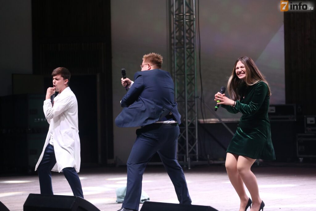 На большом фестивале КВН в Рязани разыгрывали «Косопузов» и шутили о самом главном с командой «Доктор Хаусс»