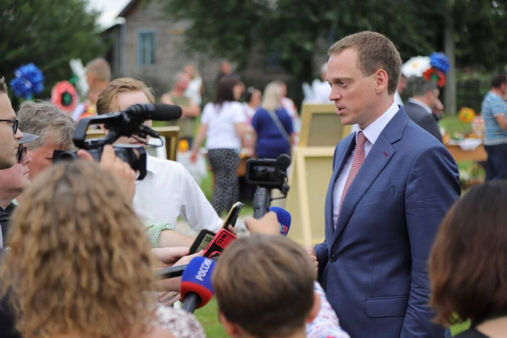 Губернатор Павел Малков посетил Михайловский район Губернатор Павел Малков посетил Михайловский район Глава региона посетил Михайловский район, где 1 августа проходили праздничные мероприятия в честь Дня создания села Малинки.