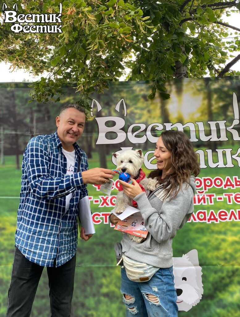 В Рязани собачий фестиваль «Вестик-Фестик» собрал рекордное количество участников В Рязани собачий фестиваль «Вестик-Фестик» собрал рекордное количество участников Монопородная встреча собак породы вест хайленд уайт терьер «Вестик-Фестик» прошла в Рязани в 9-й раз, на сей раз на Лыбедском бульваре.