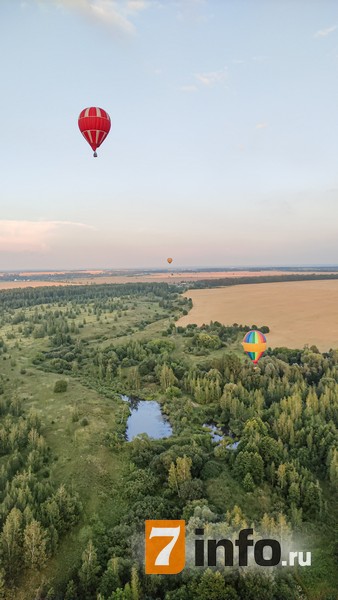 7info публикует фото и видео вечернего полёта фестиваля "Небо России" 7info публикует фото и видео вечернего полёта фестиваля "Небо России" 9 августа корреспондент 7info совершил полёт на воздушном шаре, который состоялся в рамках фестиваля "Небо России".