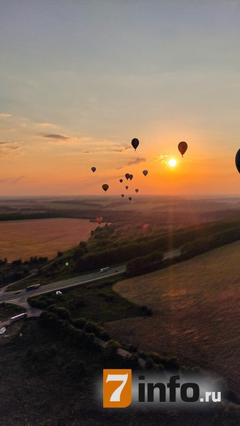 7info публикует фото и видео вечернего полёта фестиваля "Небо России" 7info публикует фото и видео вечернего полёта фестиваля "Небо России" 9 августа корреспондент 7info совершил полёт на воздушном шаре, который состоялся в рамках фестиваля "Небо России".