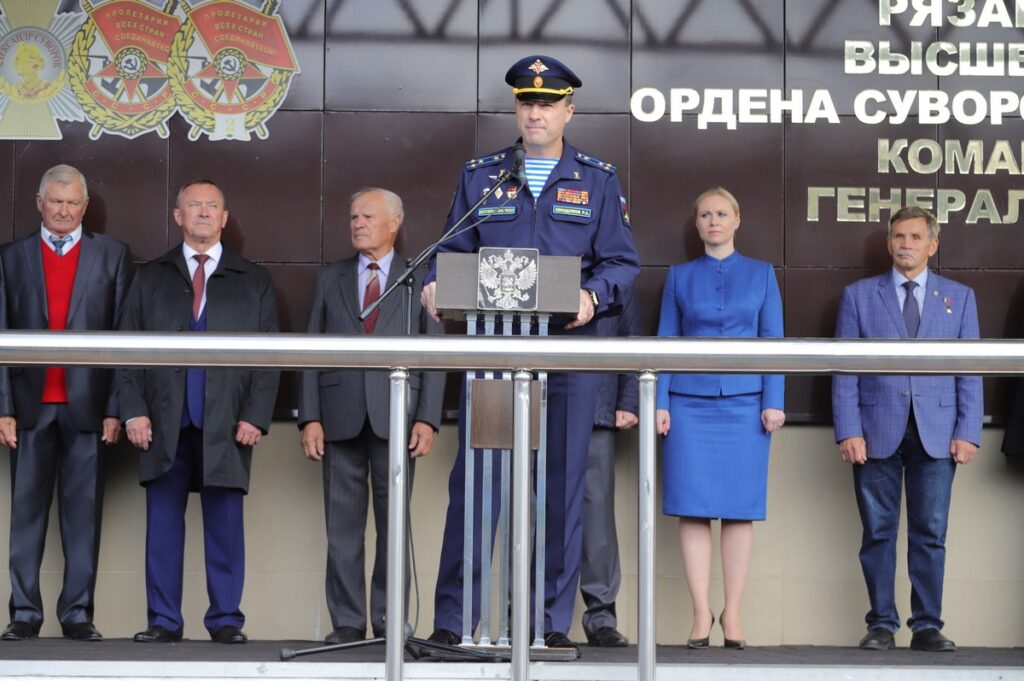 Первокурсники рязанского училища ВДВ приняли присягу Первокурсники рязанского училища ВДВ приняли присягу