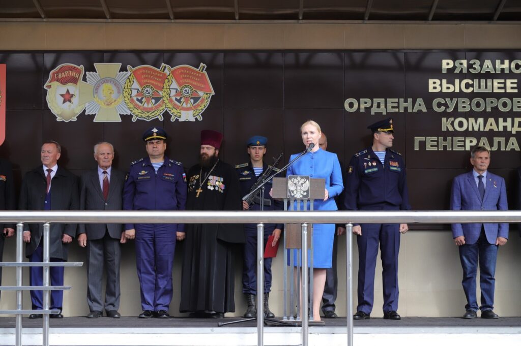 Первокурсники рязанского училища ВДВ приняли присягу Первокурсники рязанского училища ВДВ приняли присягу