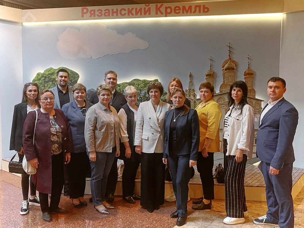 Выпускников московских вузов планируют трудоустраивать в Рязани Выпускников московских вузов планируют трудоустраивать в Рязани Возможность и перспективы трудоустройства обсудили на площадке ВДНХ «Дни Рязанской области в Москве».